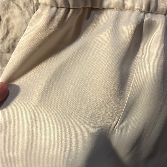 Zara Light Beige Relaxed Fit Sateen Shorts size Medium - Picture 8 of 8